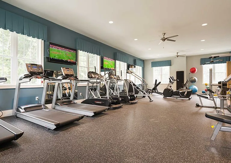Aspen Regency — Photo 24