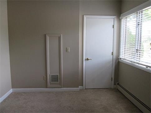 5th image of 25 Village Ct