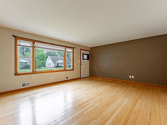 5th image of 3120 Barrington Pl