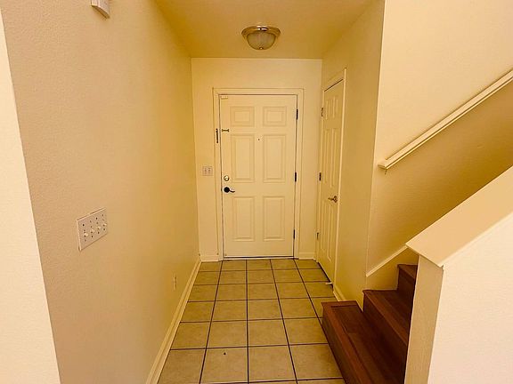 4th image of 827 Martiri Dr