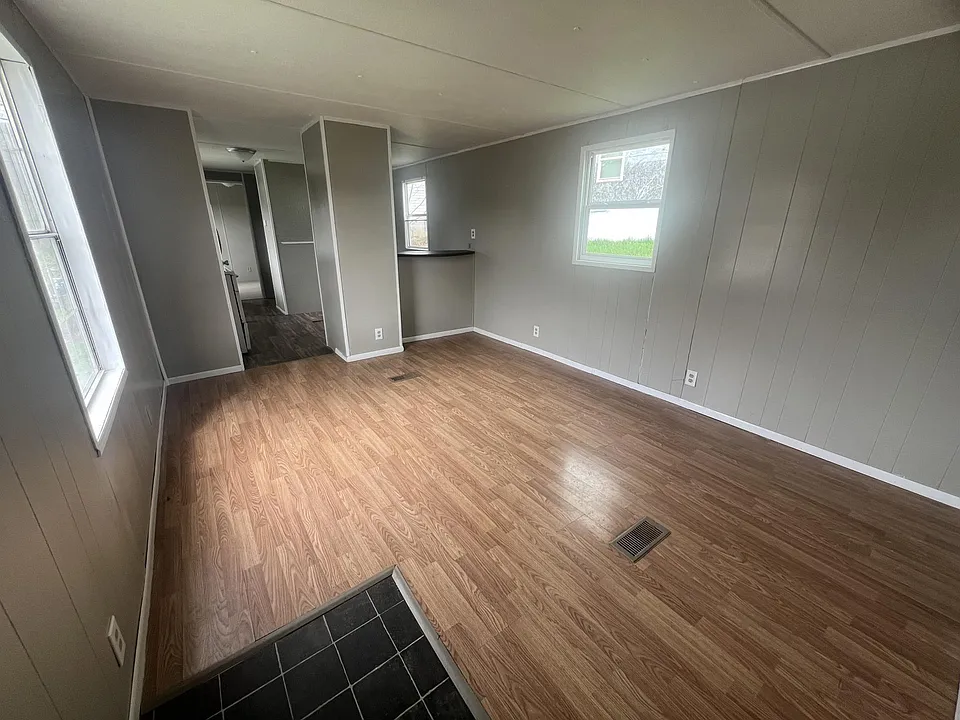 221 Thor Ln