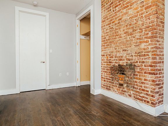 5th image of 296 Harman St #1S
