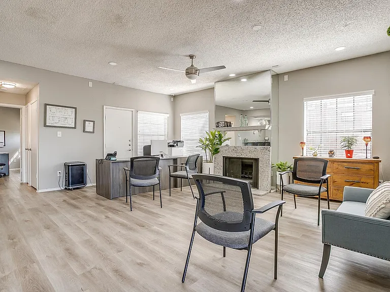 Portofino Apartments — Photo 31