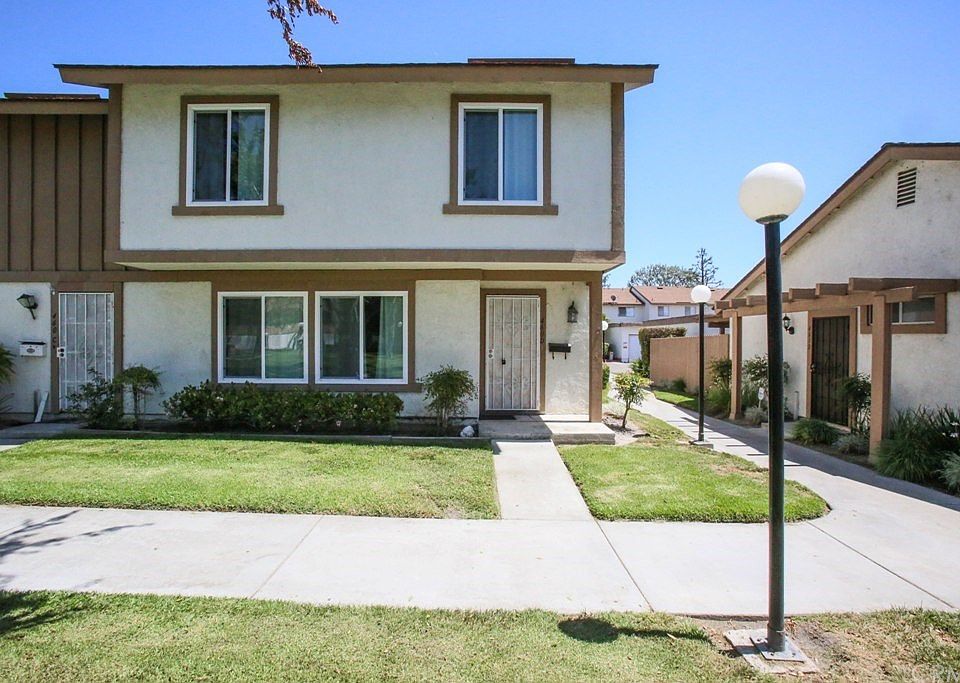 1st image of 460 Carriage Dr #393