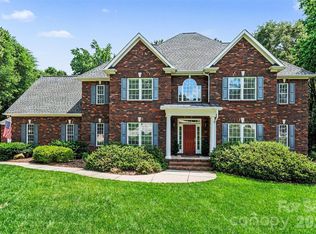 1233 Silver Arrow Ct, Fort Mill, SC 29715