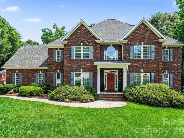 1233 Silver Arrow Ct, Fort Mill, SC 29715