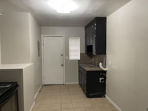 3rd image of 728 Day Ave