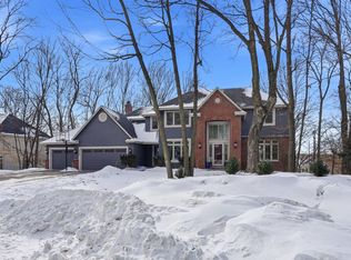 6340 Summit Cir, Chanhassen, MN 55317