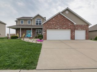 148 Oakshire Dr E, Glen Carbon, IL 62034