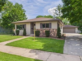 1015 Van Buren Ave, Oshkosh, WI 54902