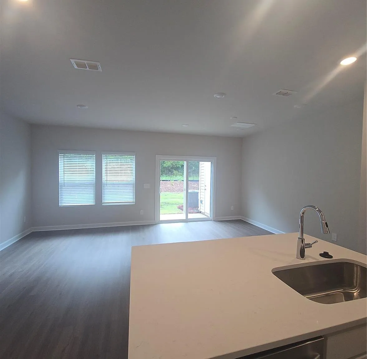3 bed, 2.5 bath, 1500 sqft, $1,895 — Photo 4