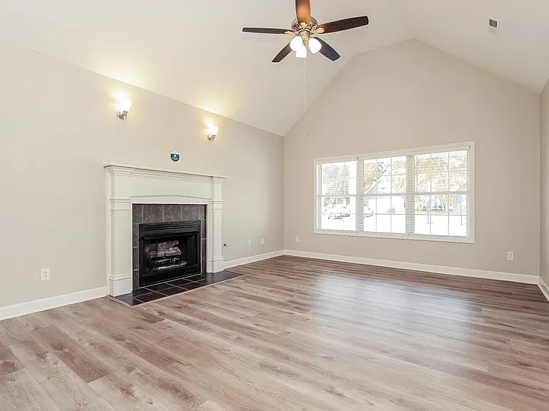 832 Hammersmith Dr — Photo 3