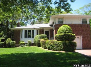 14 Chapin Rd, Bethpage, NY 11735