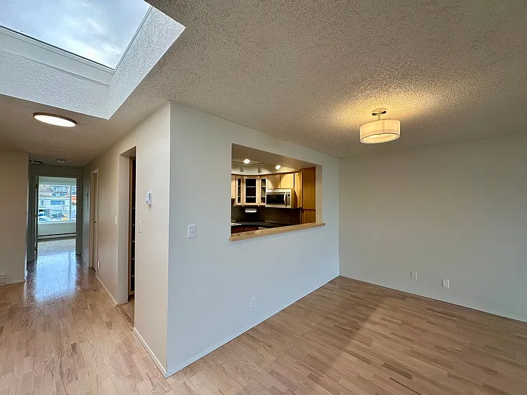 600 S State St #407 — Photo 4