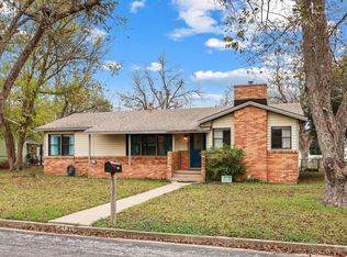 1815 Eckhardt St, Taylor, TX 76574