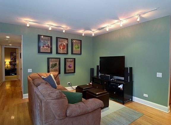 3rd image of 2036 N Larrabee St APT 8101