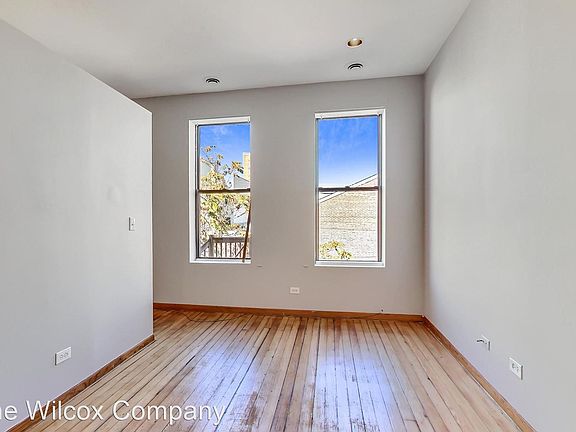 5th image of 1402 W Superior St APT 3R
