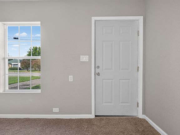 4th image of 1010 SE 20th St