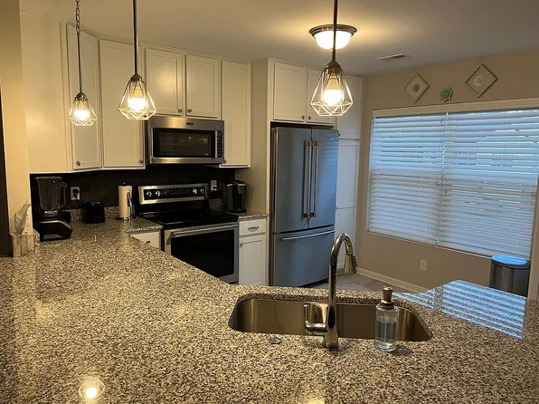 615 Pebblestone Ln Unit 21, Chelsea, MI 48118