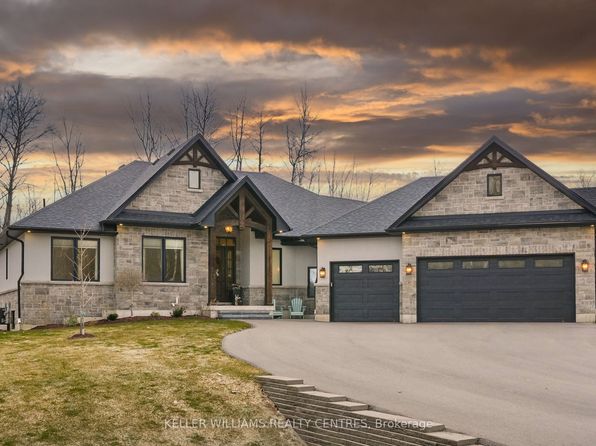 17 Walter James Pkwy E, Springwater, ON L9X 2A6