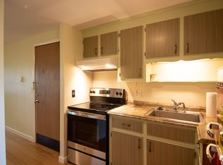 141 Round Hill Rd #B, Northampton, MA 01060