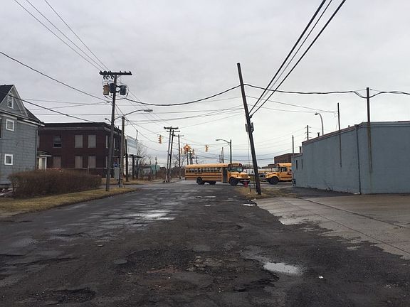 4th image of 479 Babcock St
