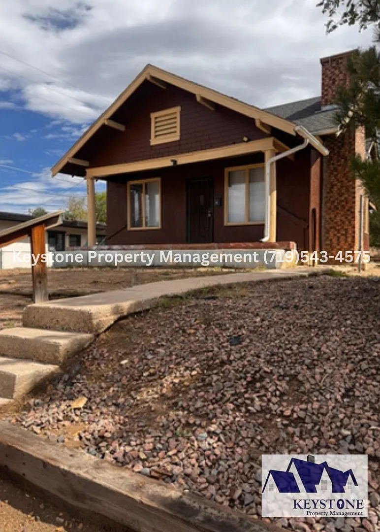 Spacious 2 Bed, 2 Bath Home Lots of Storage Space & Large Deck in the Backyard $1000/$1000 — Photo 1