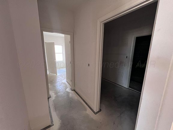 5th image of 604 Columbia Dr
