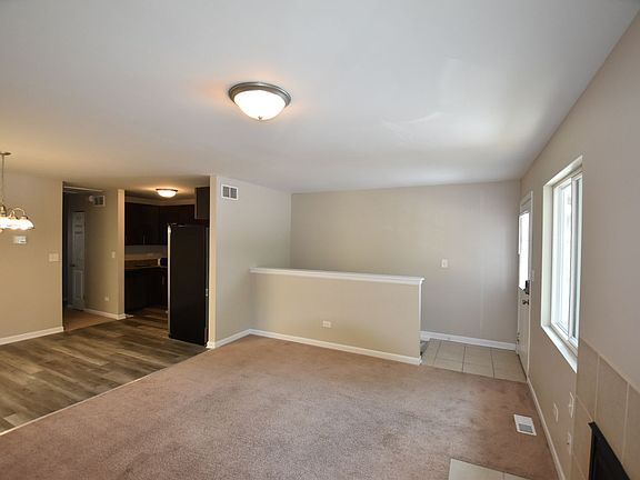 3rd image of 2S608 Linden Sq