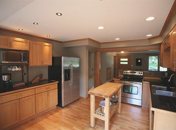 3rd image of 846 Nebraska Ave W