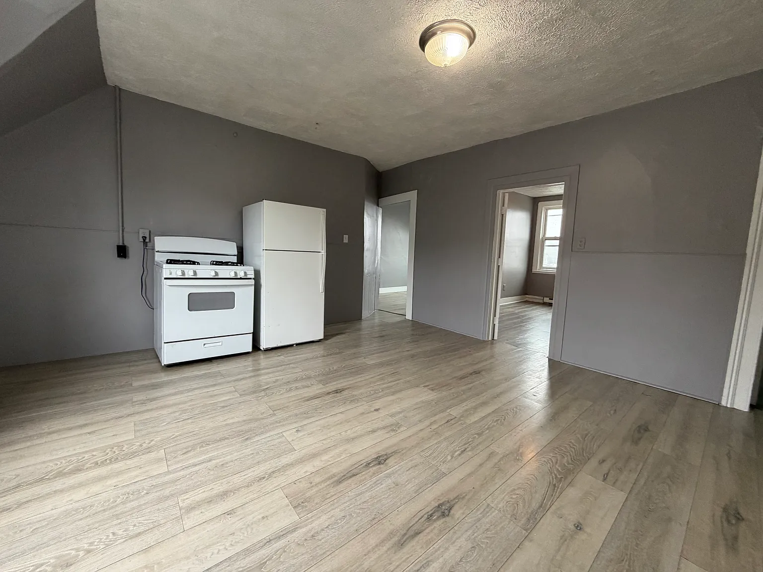 2 bed, 1000 sqft, $1,295 — Photo 3