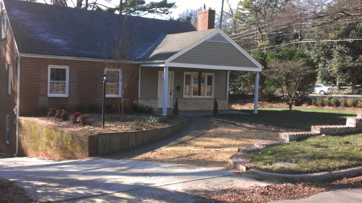 5 bed, 2357 sqft, $3,800 — Photo 2