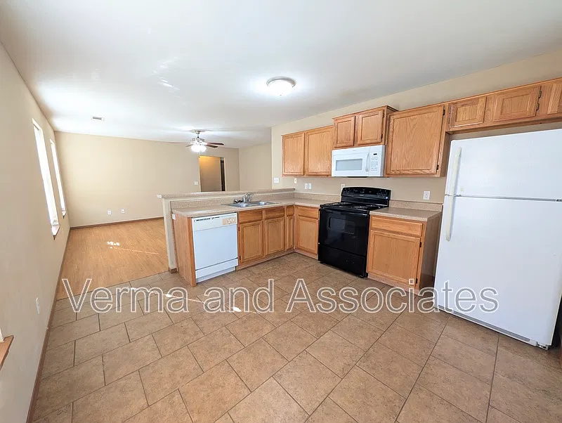 3 bed, 2.0 bath, 1000 sqft, $1,450 — Photo 3