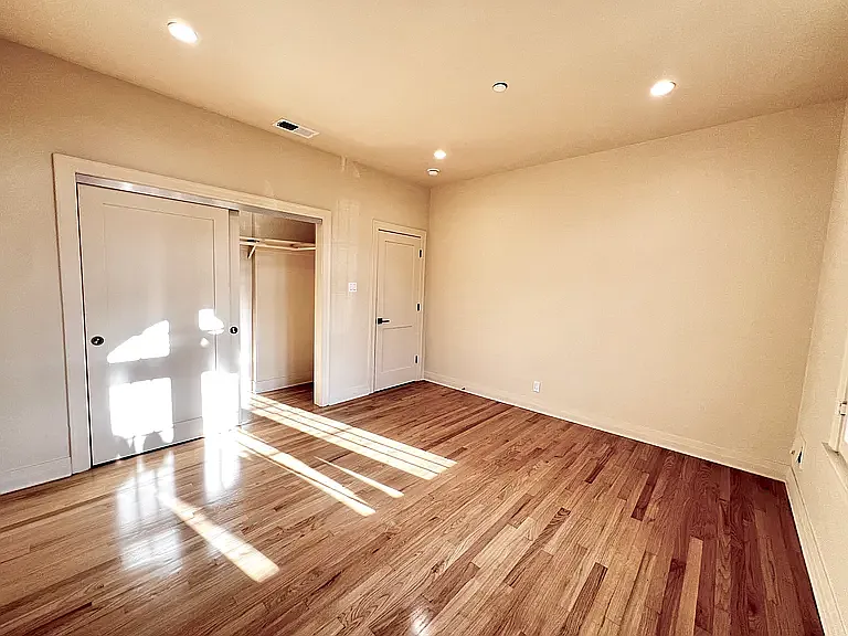 312 N Palm Dr — Photo 19