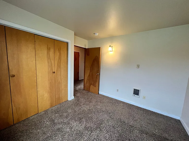 1304 N Brooklane St — Photo 28