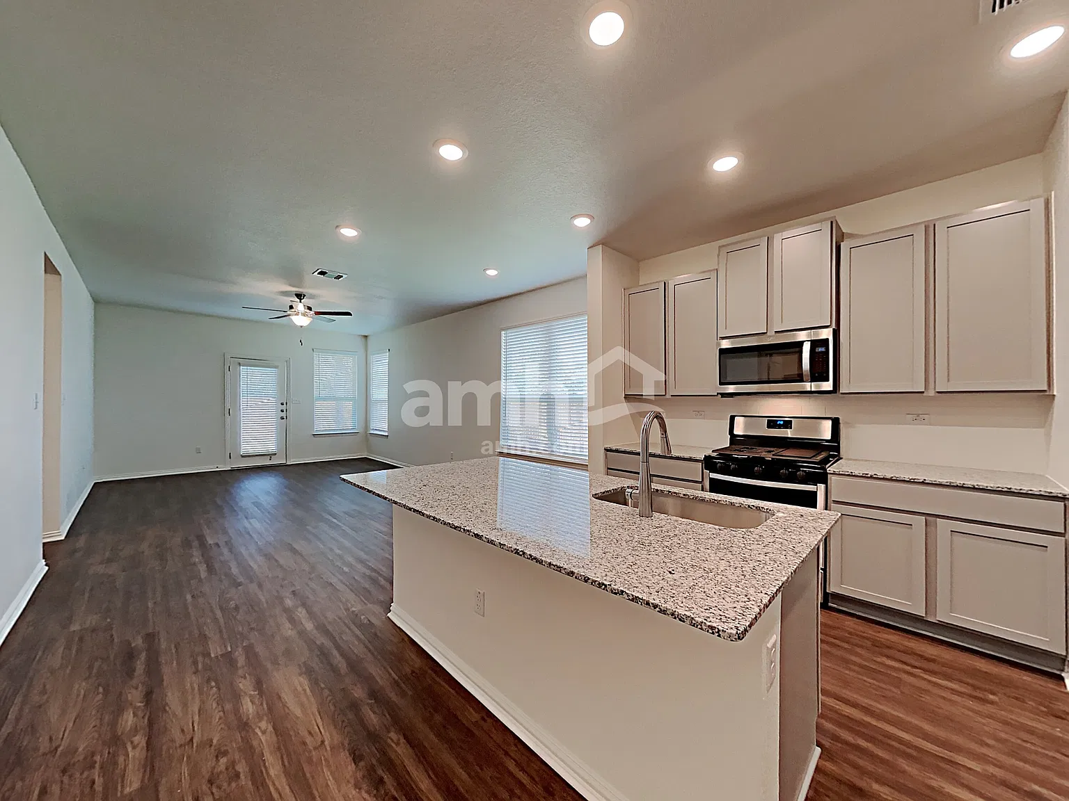 3 bed, 2.0 bath, 1446 sqft, $1,805 — Photo 3