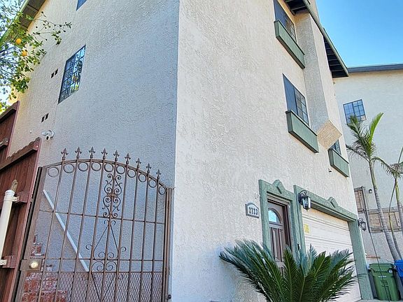 3rd image of 2723 Chadwick Cir