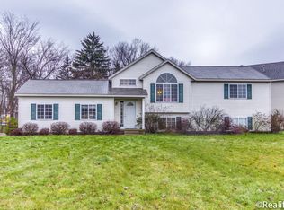 3965 Avery Dr NW, Grand Rapids, MI 49534