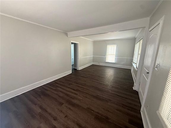 3rd image of 423 Devon St