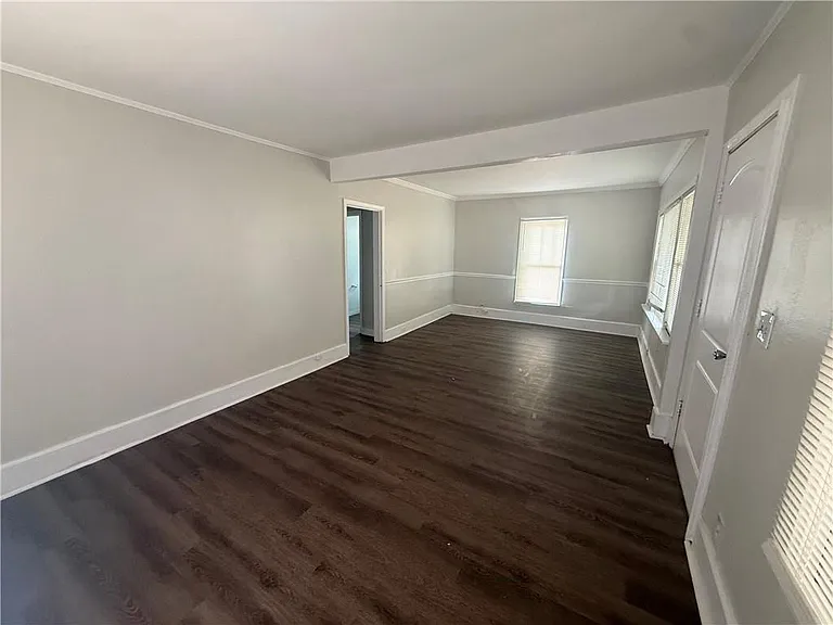 423 Devon St — Photo 3