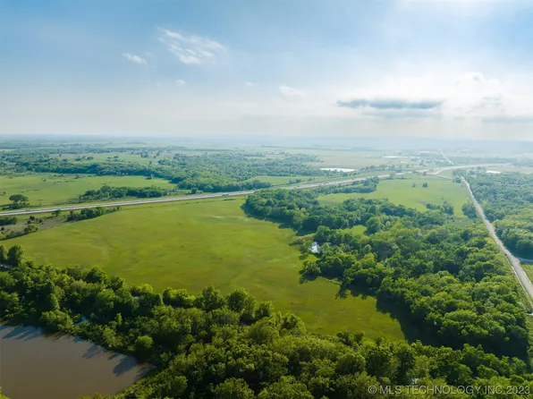 8 S 417th East Ave, Porter, OK 74454