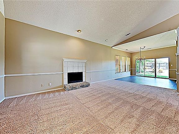 4th image of 2805 Redstone Dr