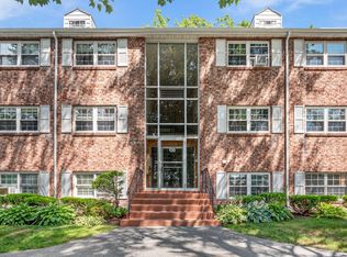 120 Edgelawn Ave APT 9, North Andover, MA 01845