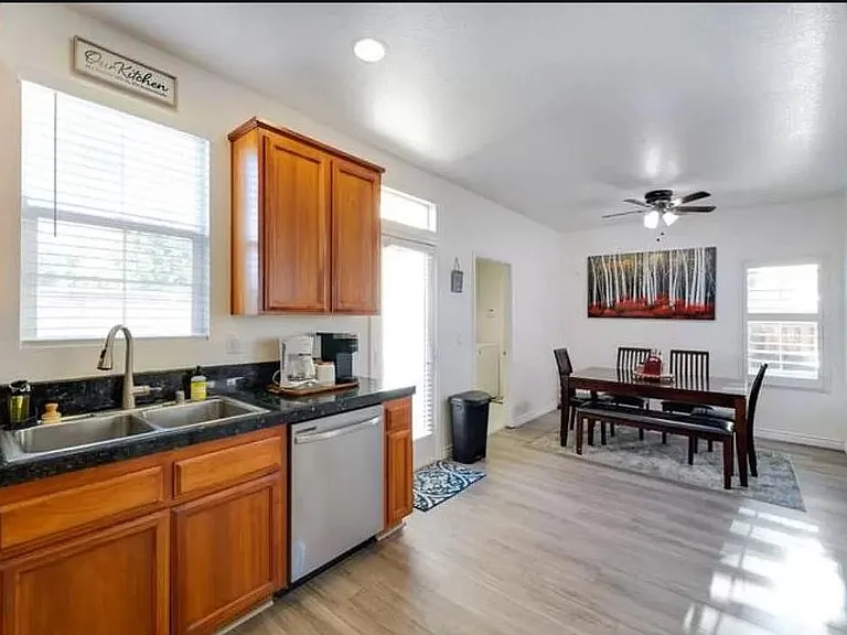 821 Bussing Ct — Photo 11