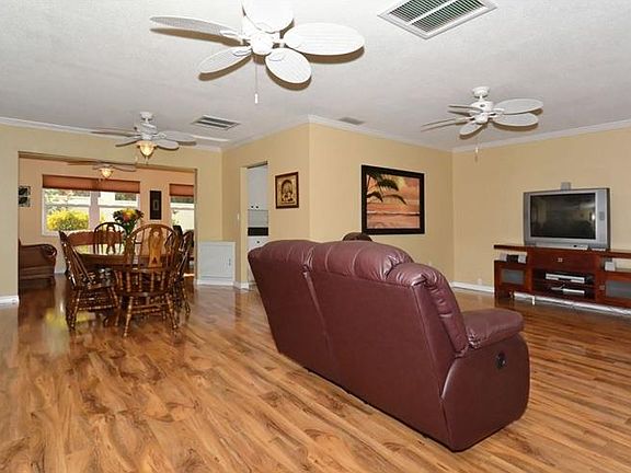 5th image of 445 Bob Hope Dr