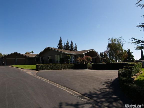 3rd image of 11200 Valley Oak Dr