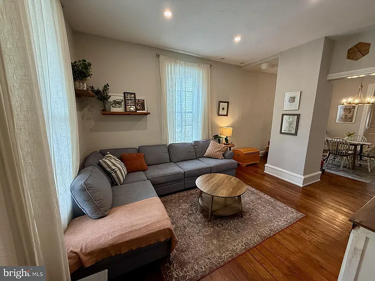 221 W Court St — Photo 7