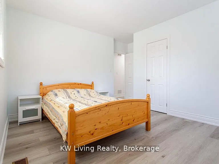 702 Lake Dr S — Photo 32