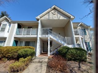 121 Sapphire Ln, Franklin Park, NJ 08823