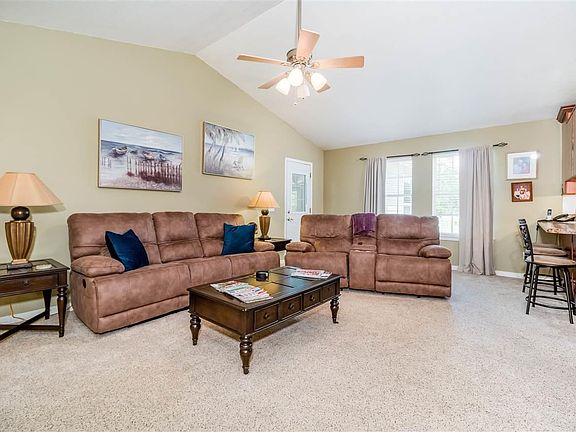 3rd image of 6404 Bay Oaks Dr